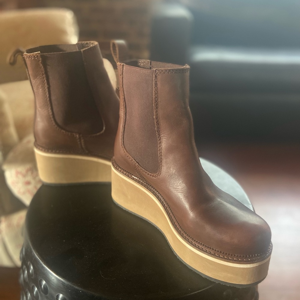 Brand New DibaTrue boots. Never worn. Size 6.5   Absolutely gorgeous!!!